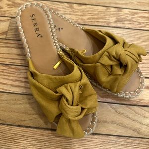 Serra Sz 9 bow accent espadrille sandals